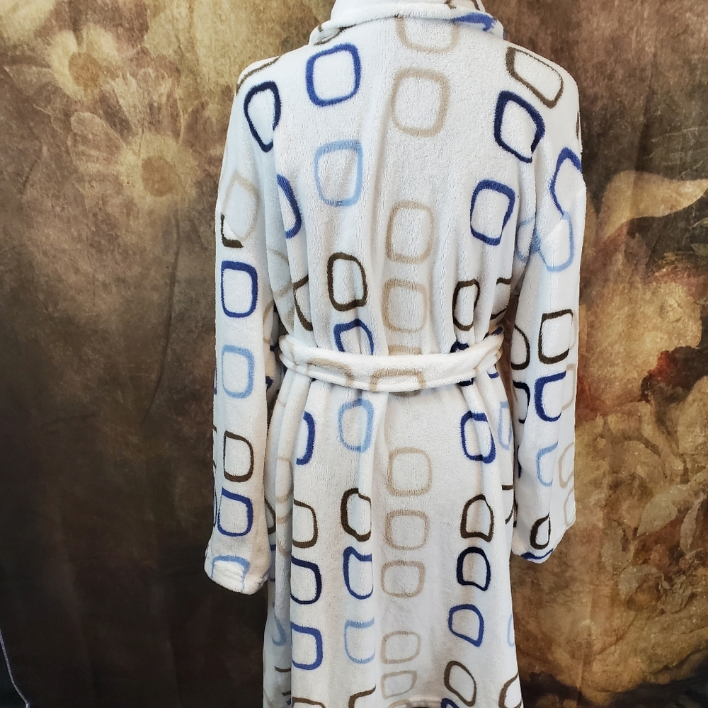 Robe - Picture 4 of 5